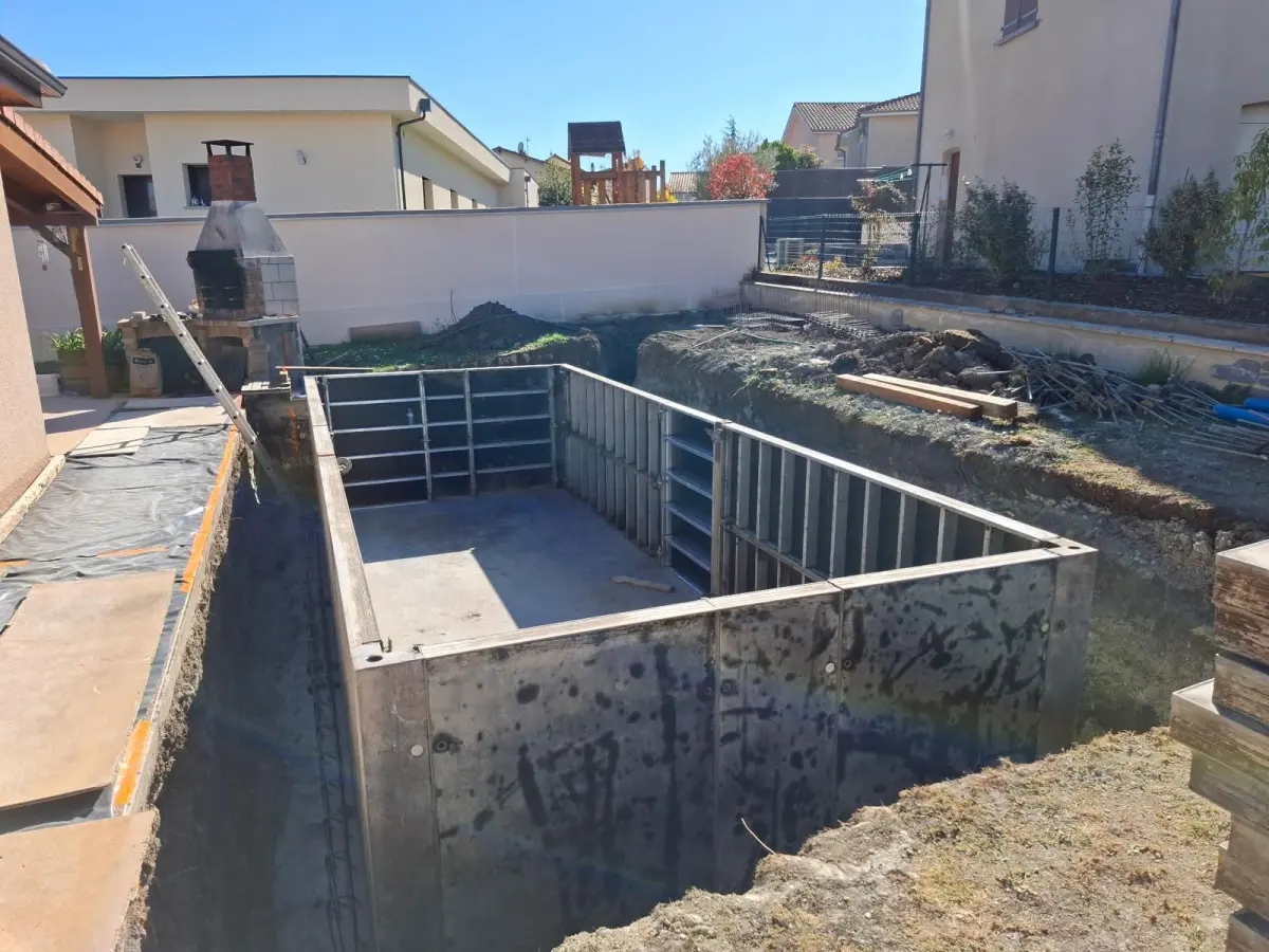 Piscine béton 7,5 x 2,9 à Cébazat