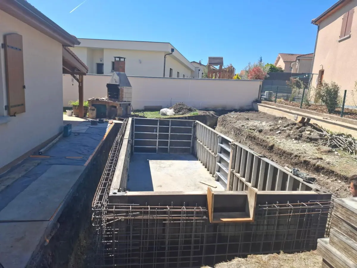 Piscine béton 7,5 x 2,9 à Cébazat
