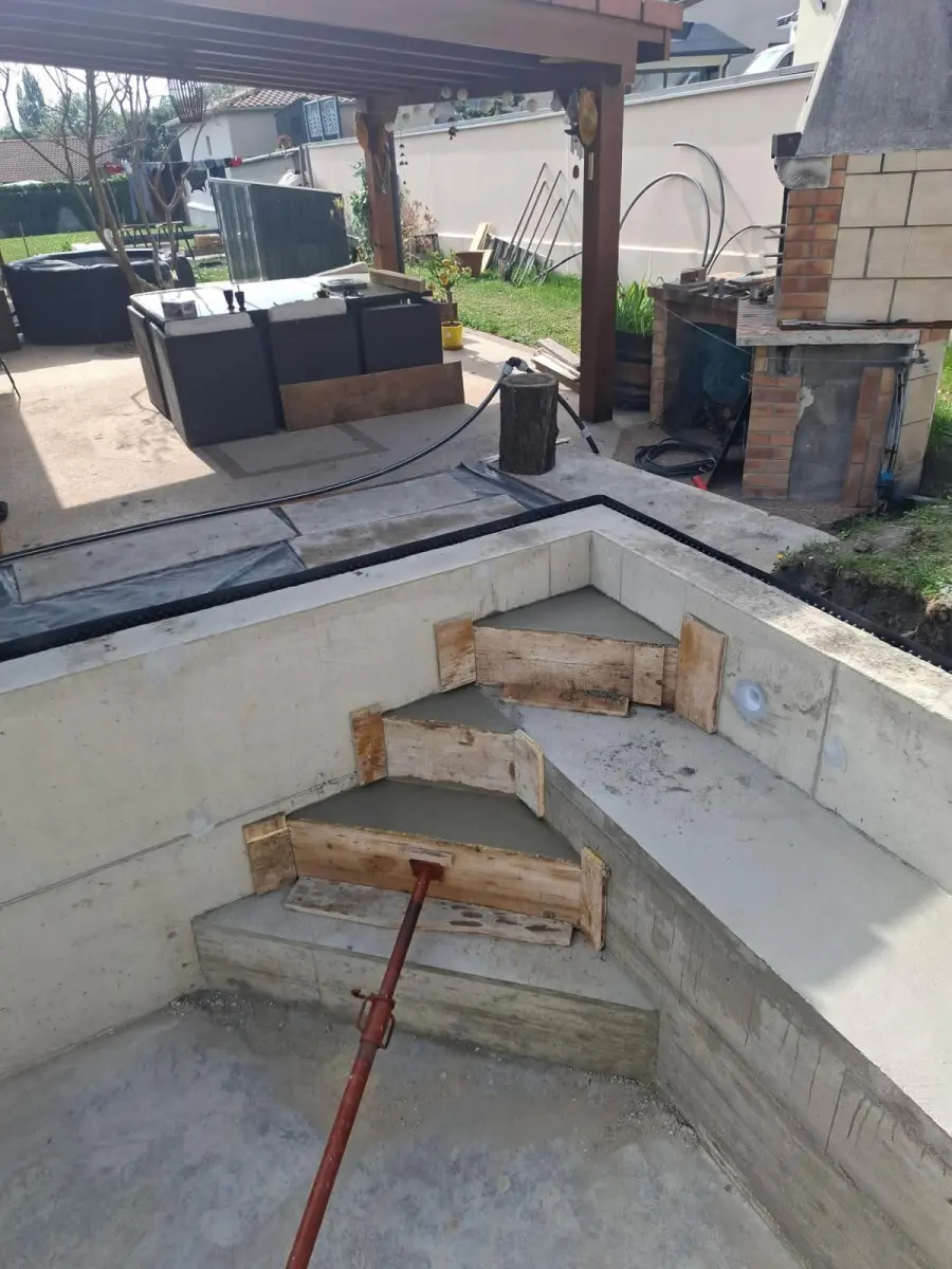 Piscine béton 7,5 x 2,9 à Cébazat