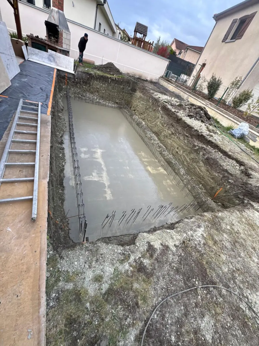Piscine béton 7,5 x 2,9 à Cébazat