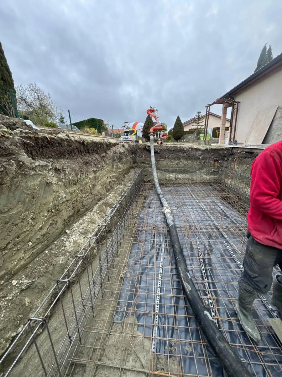 Piscine béton 7,5 x 2,9 à Cébazat